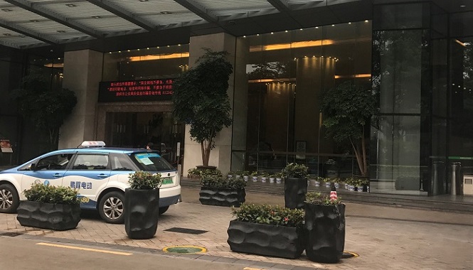 ホテル前のタクシー